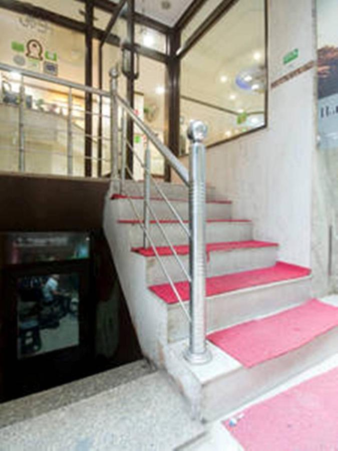 Oyo Flagship Hotel The Spot New Delhi Exterior photo